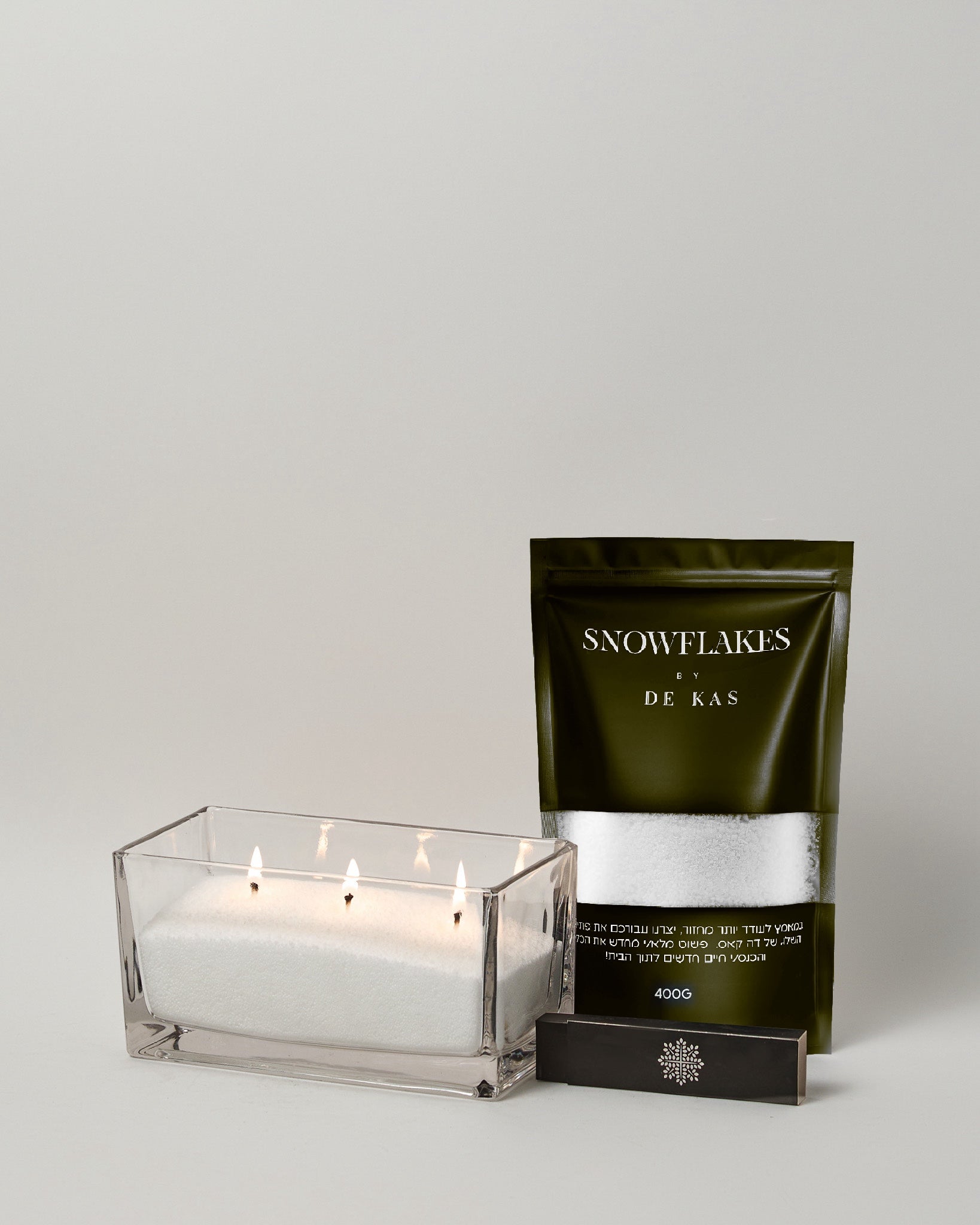 פתיתי שעווה וכלי זכוכית מלבני