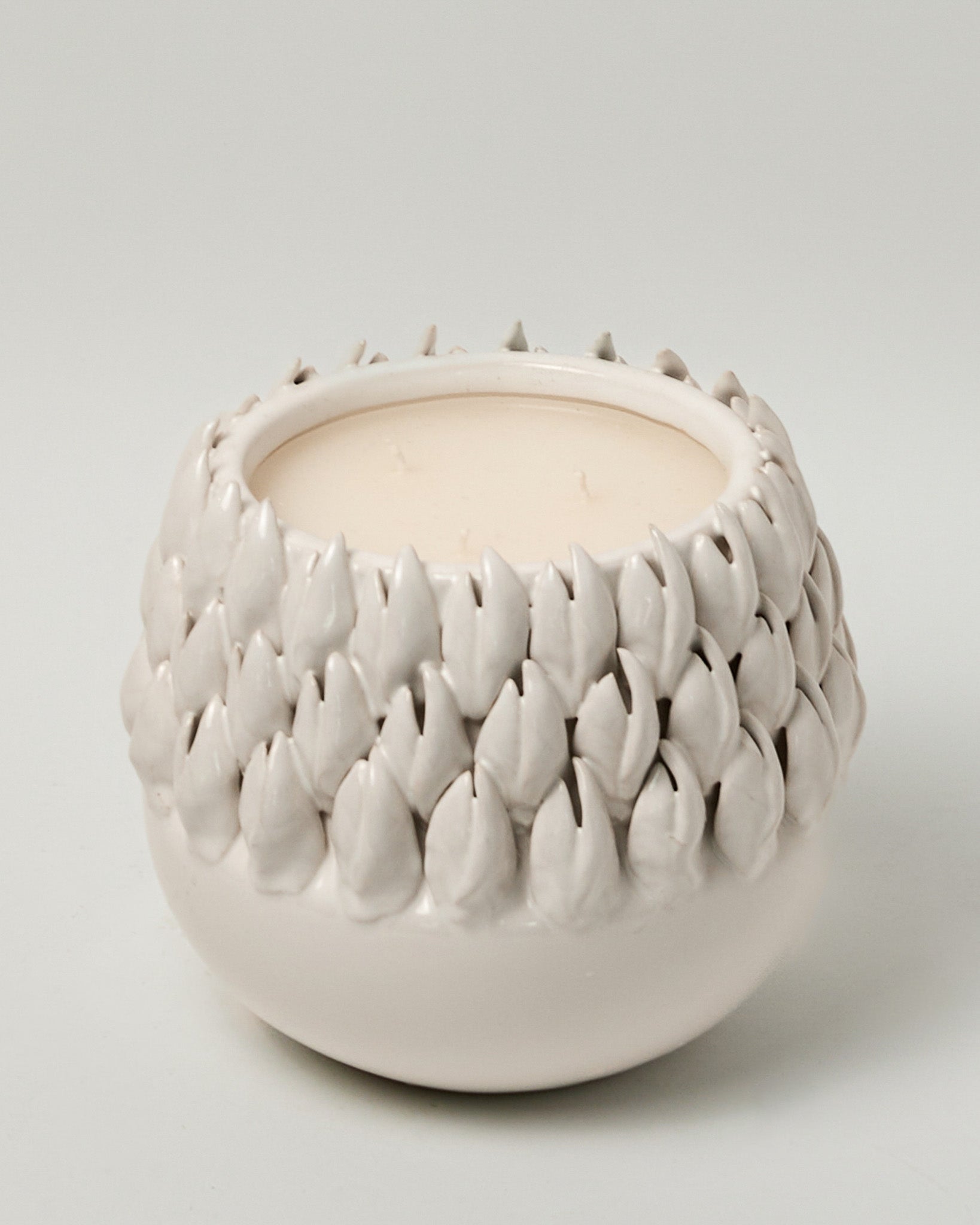 נר אוסטרה גבוה | Cedar Retreat | רוגע וביטחון