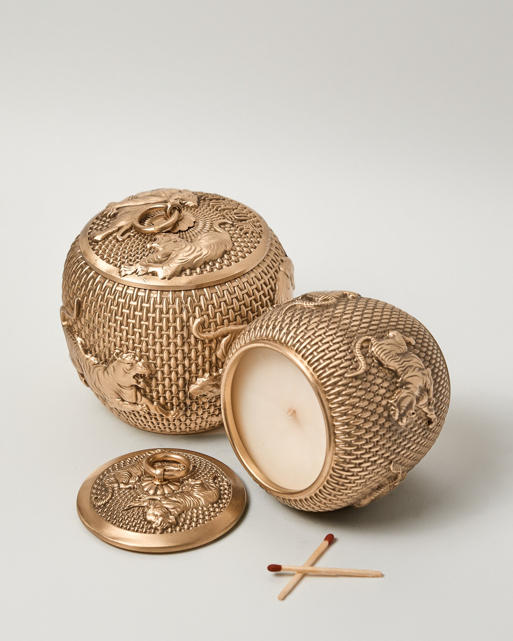 נר יצוק ברונזה