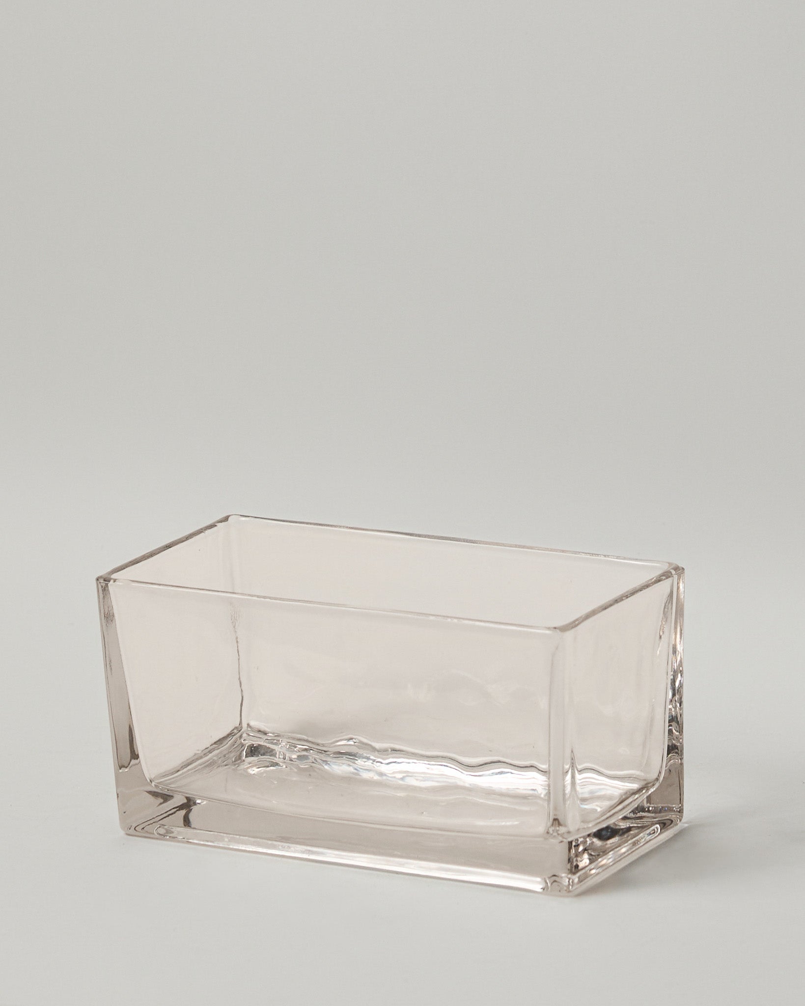 פתיתי שעווה וכלי זכוכית מלבני