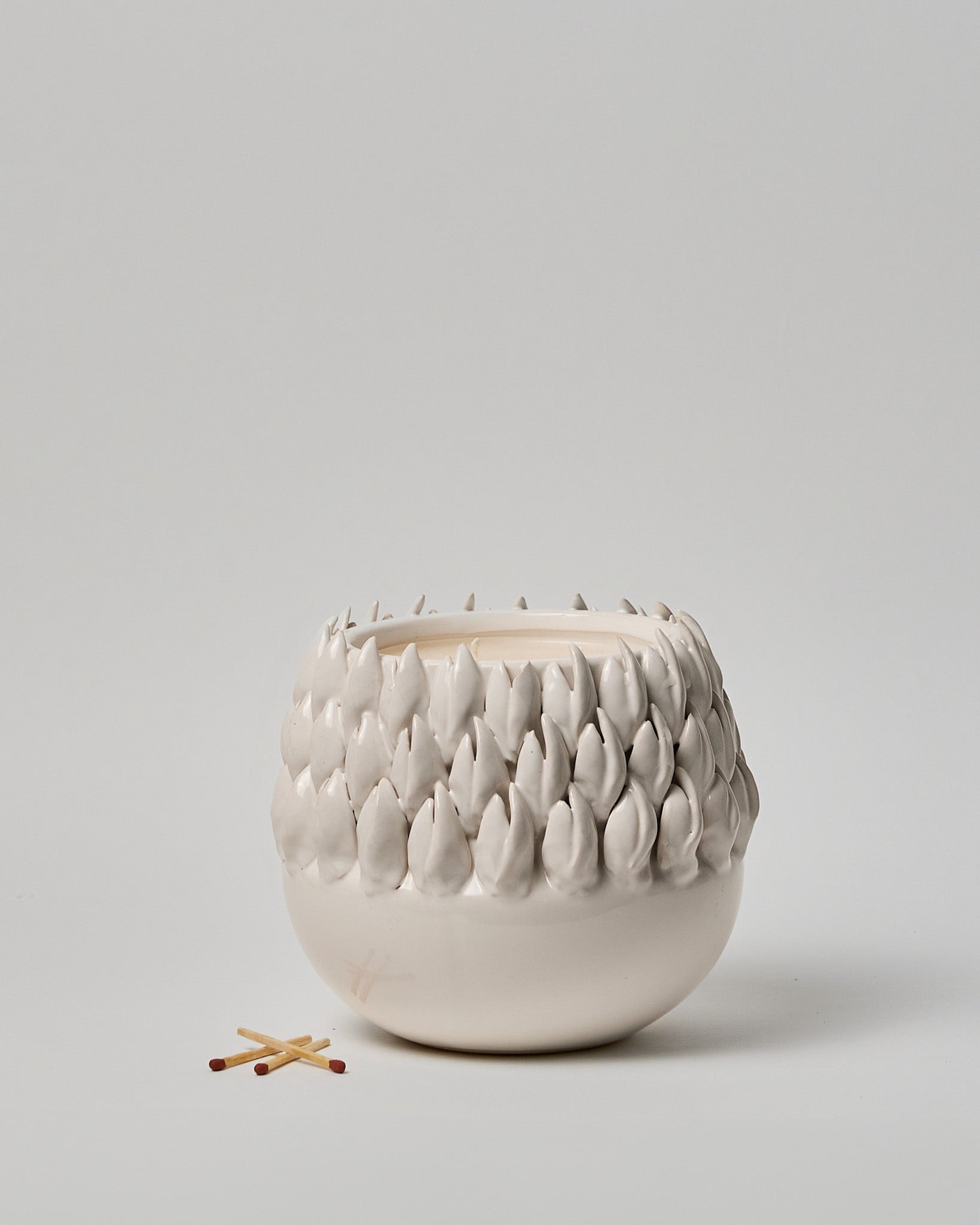 נר אוסטרה גבוה | Cedar Retreat | רוגע וביטחון