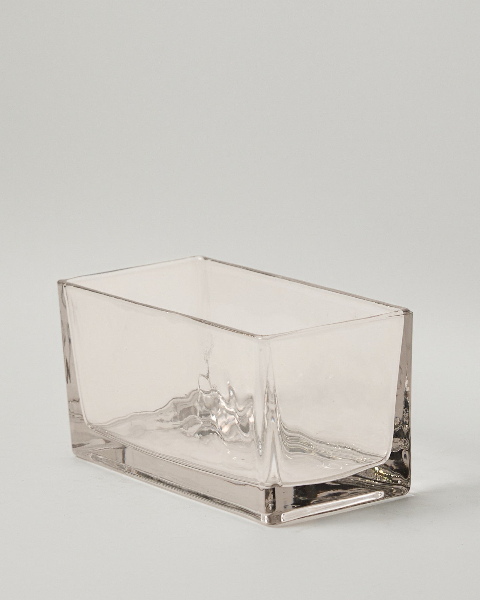 פתיתי שעווה וכלי זכוכית מלבני