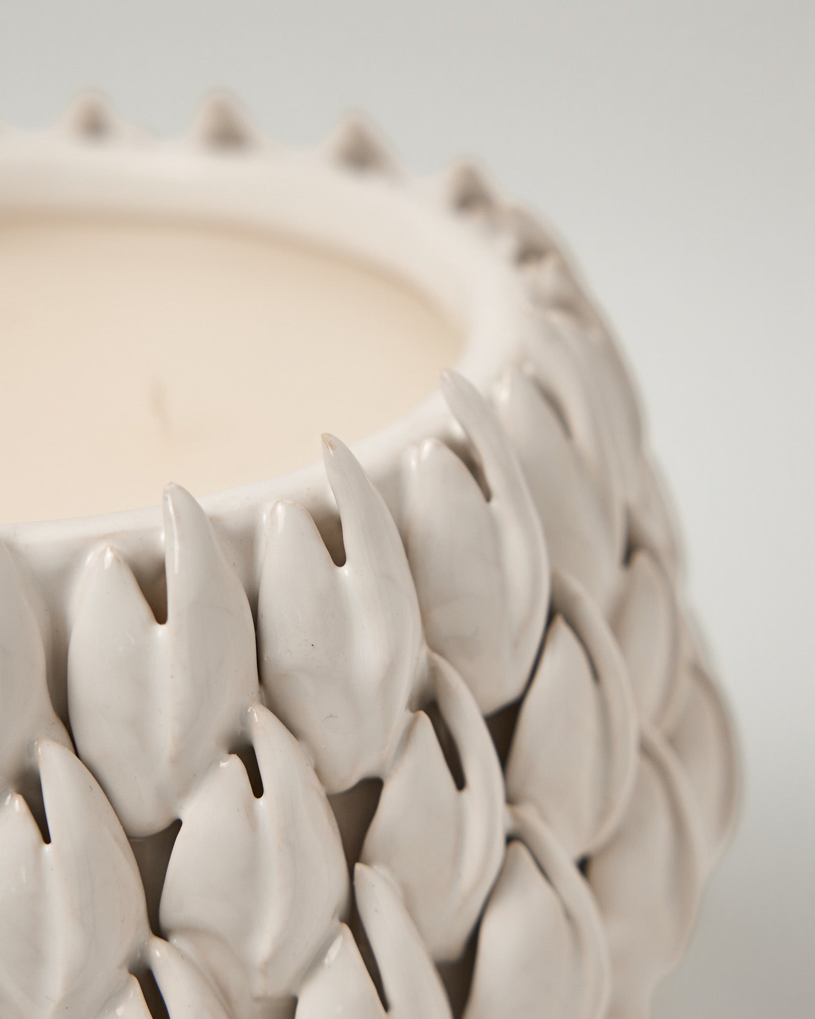 נר אוסטרה גבוה | Cedar Retreat | רוגע וביטחון